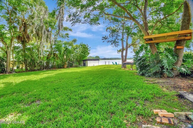 Building Photo - Bluelake Unit 3