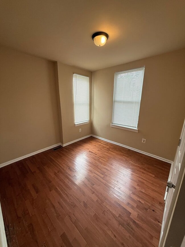 Building Photo - Reasonably priced three bedroom in West Ph...