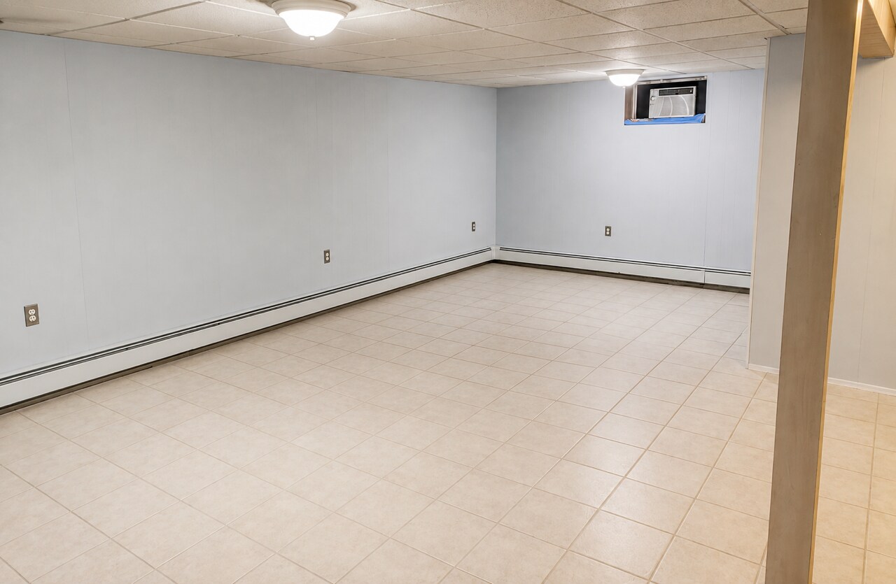Building Photo - 52 Tiffany St