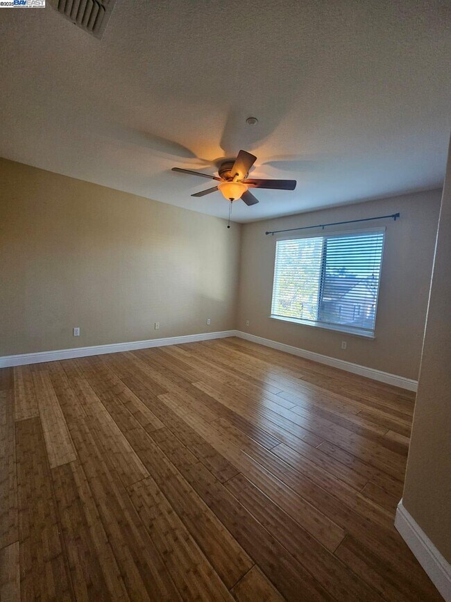 Building Photo - 1428 Legend Ln