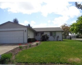 Building Photo - 780 Rhododendron St