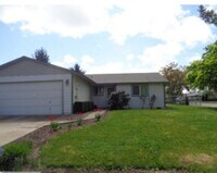 Building Photo - 780 Rhododendron St