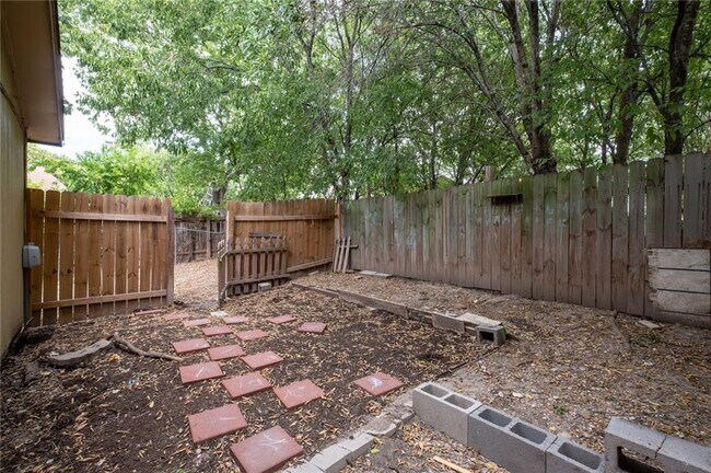Building Photo - 12901 Chromite St