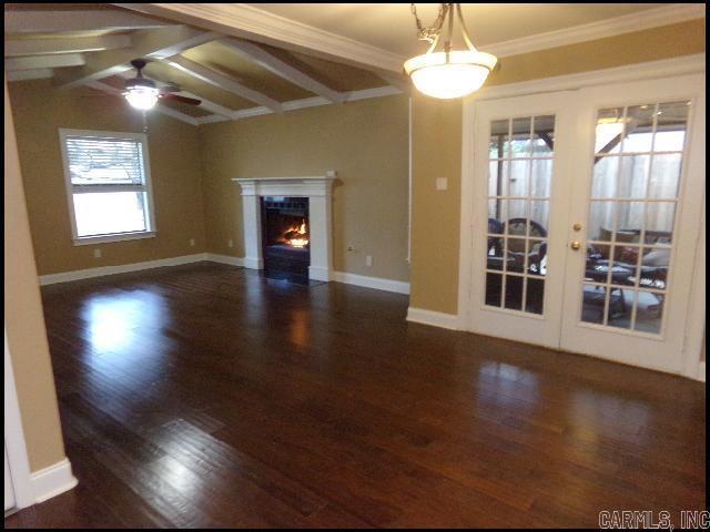 Building Photo - 122 Pin Oak Cove