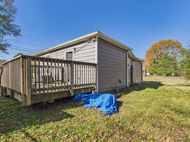 Building Photo - 604 W Vine St