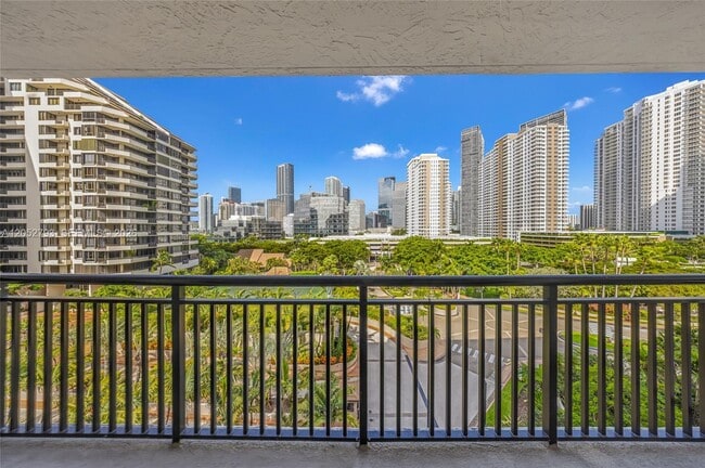 Building Photo - 540 Brickell Key Dr