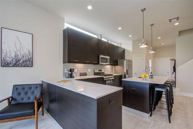 Building Photo - 4914 Noble St