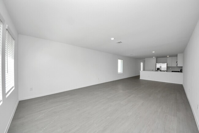 Building Photo - 10411 Birds Nest Dr