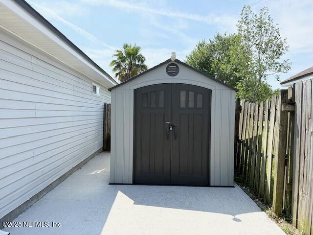 Building Photo - 1921 Willesdon Dr W