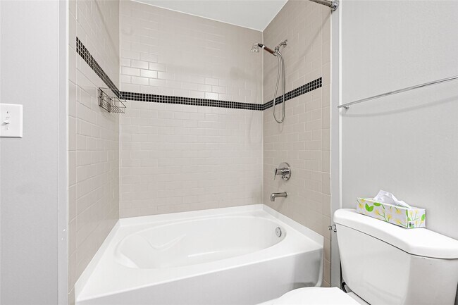 Building Photo - 5925 Almeda Rd