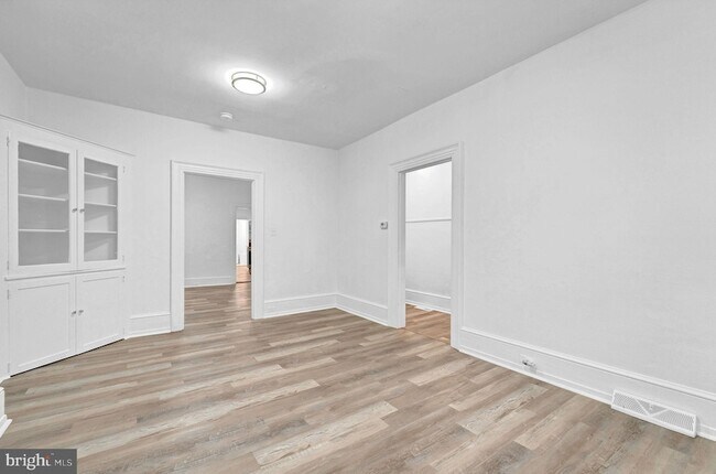 Building Photo - 28 W Airy St