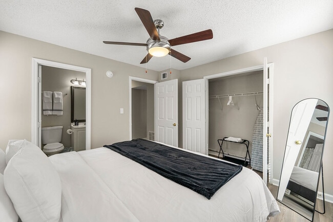 Building Photo - 987 Collier Rd NW