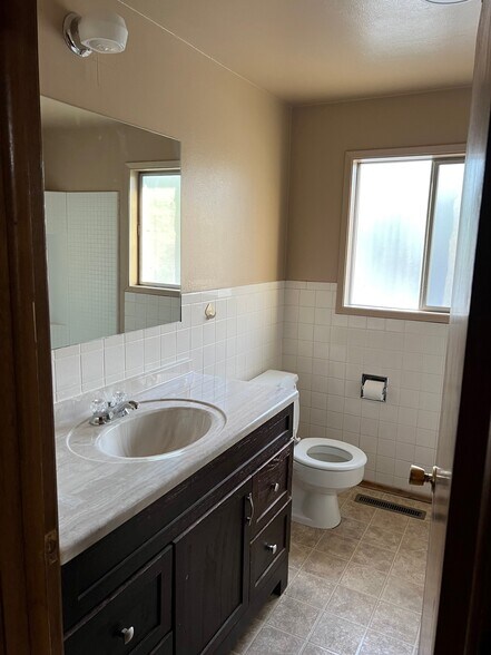 Upstairs Bathroom - 317 N Elliott St