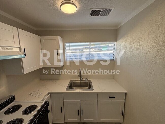 Building Photo - Modern, Solar Energy, 2-Bedroom detached Casita!