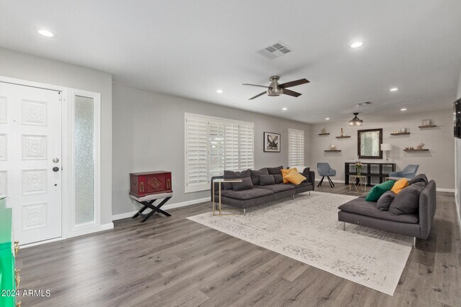 Building Photo - 4912 E Friess Dr