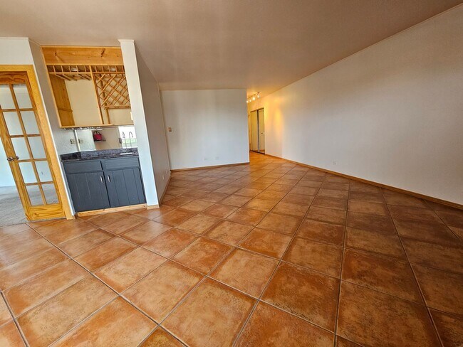 Building Photo - Amazing Penthouse 2 Bedroom 2 Bath With Mo...