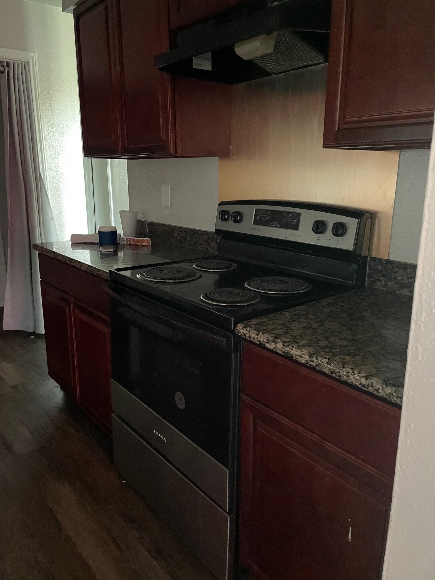 Building Photo - 945 E Monterey Ct