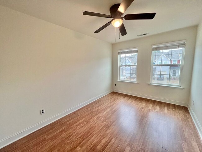 Building Photo - Stunning 3BD, 3BA Raleigh Townhome in an H...