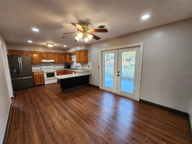 Building Photo - 3409 NE 22nd Ct