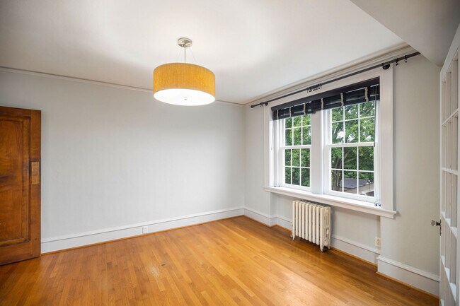 Building Photo - 821 Brandon Ave