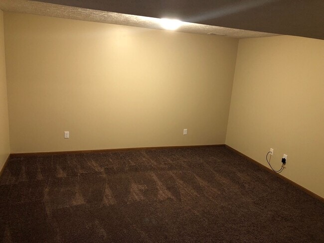 Building Photo - Newer Construction Excellent Family Neighborhood