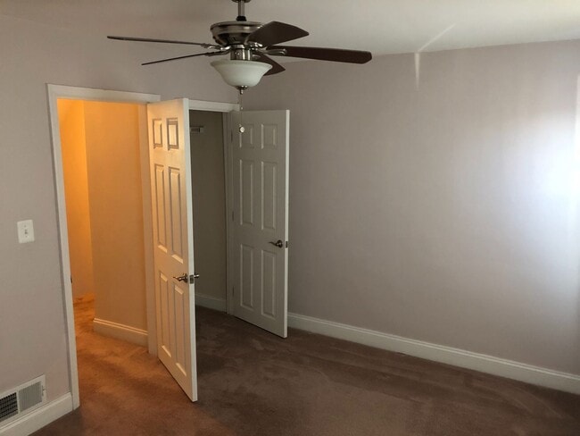 Building Photo - Beautiful, Spacious Townhome in Dundalk Area
