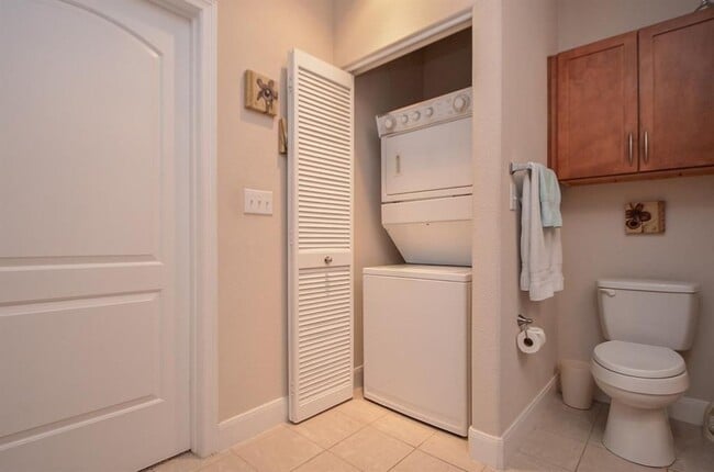 Building Photo - FULLY FURNISHED 1 bedroom Condo with balcony in the heart of Sugar land