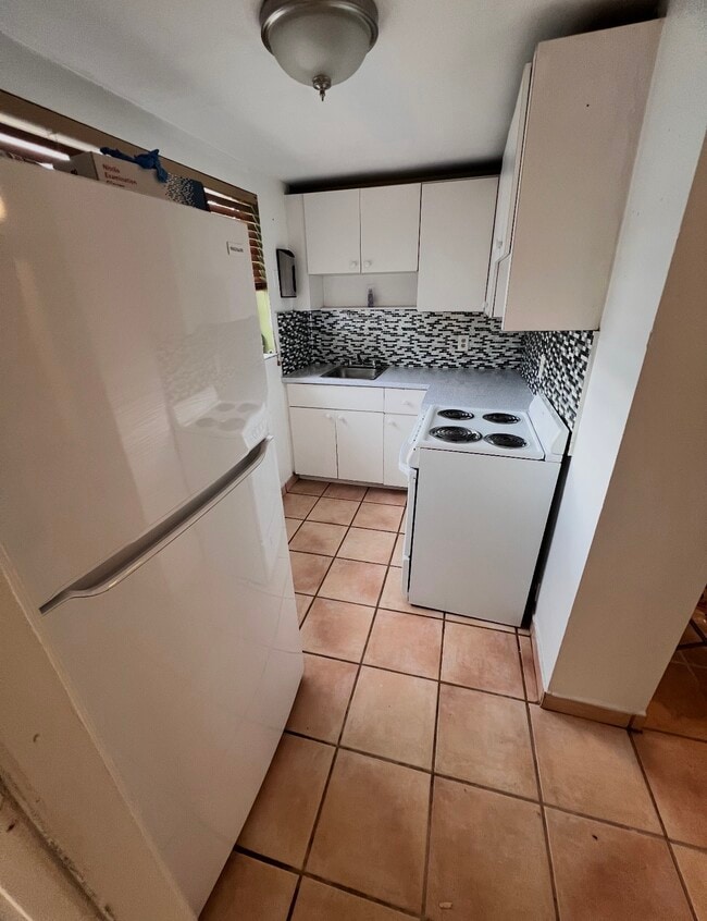 Building Photo - 1329 SW 75th Ave