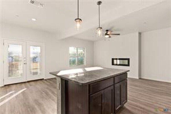 Building Photo - 1ST MONTH RENT FREE
