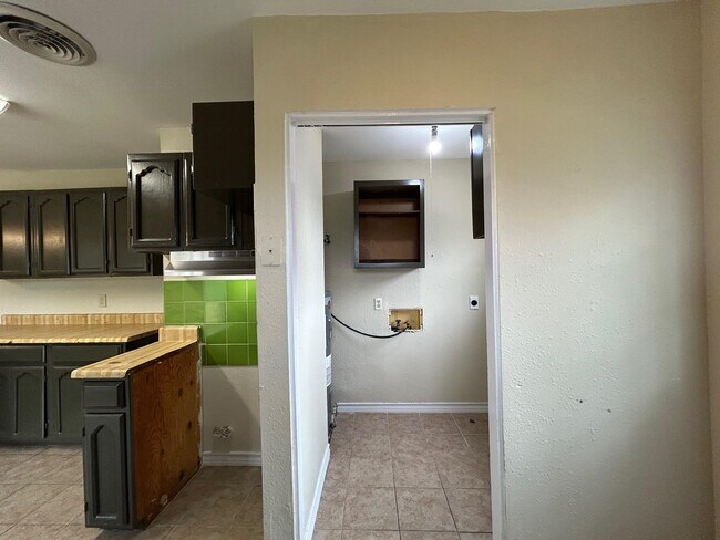 Building Photo - 1006 Laurel Dr