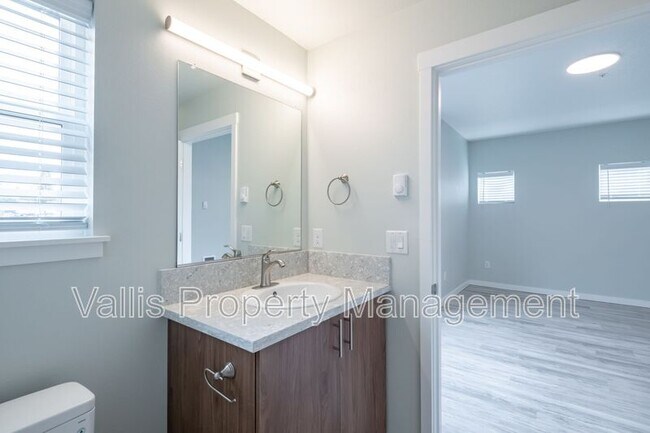 Building Photo - 13001 S Crompton Lane