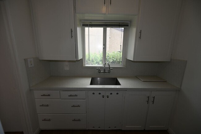 Building Photo - 1609diam
