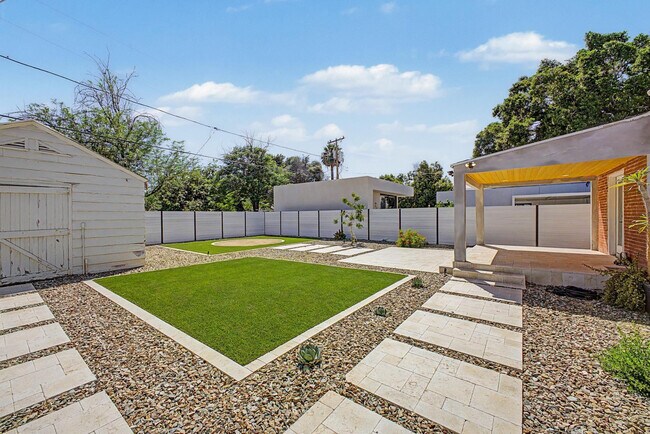 Building Photo - 311 West Campbell Ave