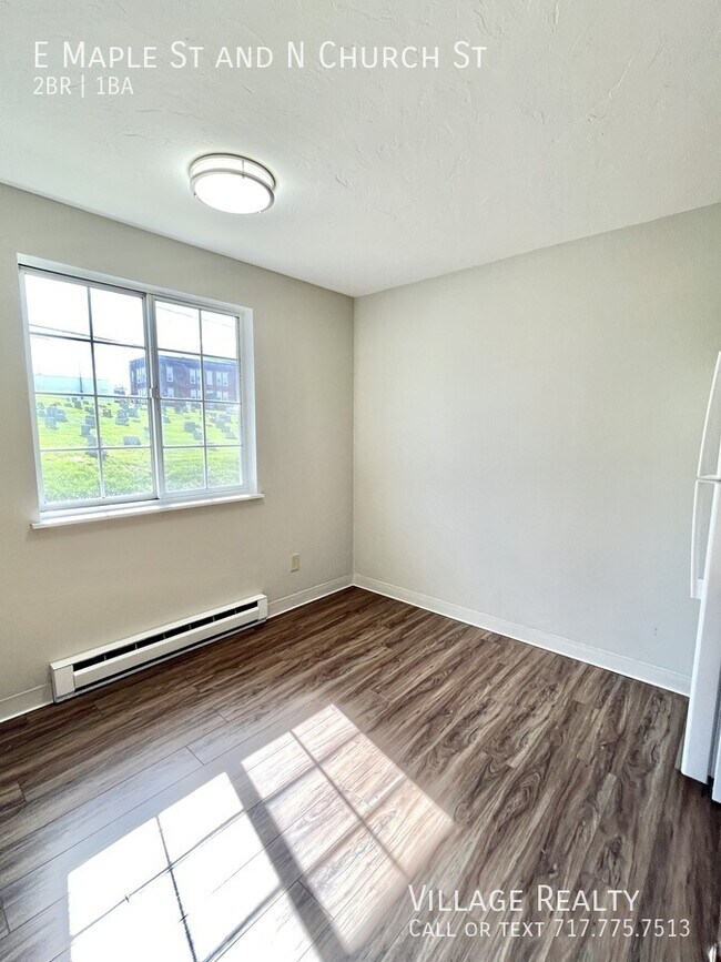 Building Photo - 361 E Maple St