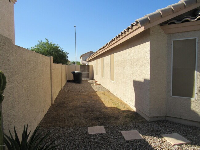 Building Photo - 853 E Constitution Dr