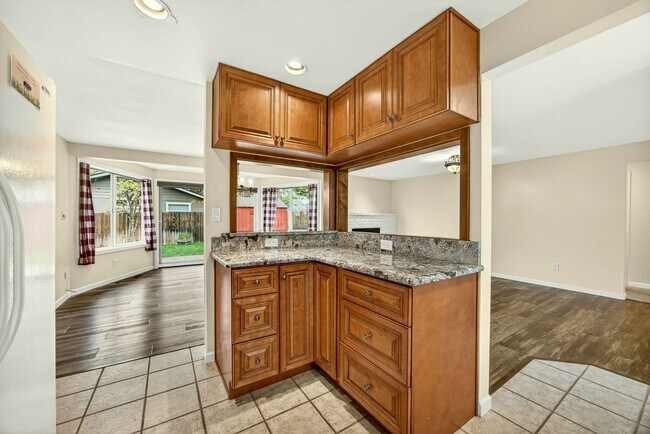 Building Photo - Unfurnished Light-Filled, Beautifully Updated 3-Bedroom Home in Jacksonville