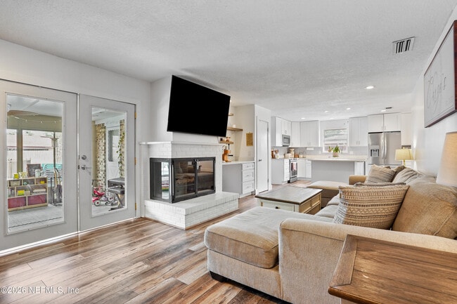 Building Photo - 6717 Lenczyk Dr