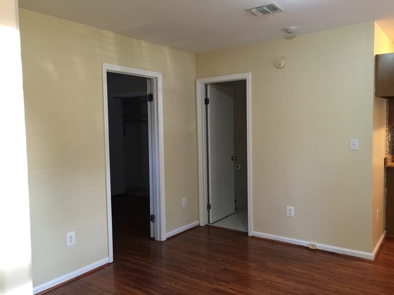 Building Photo - 2 Nob Circle