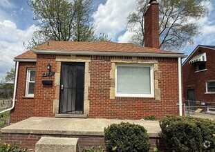 Building Photo - Renovated 3-Bedroom Home – We Welcome Sect...