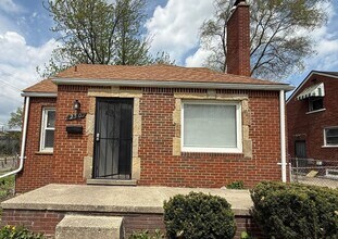 Building Photo - Renovated 3-Bedroom Home – 50% Off First M...