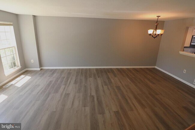Building Photo - 18365 Honeylocust Cir