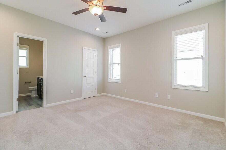 Building Photo - 167 E Wilson St