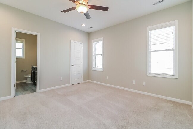 Building Photo - 167 E Wilson St