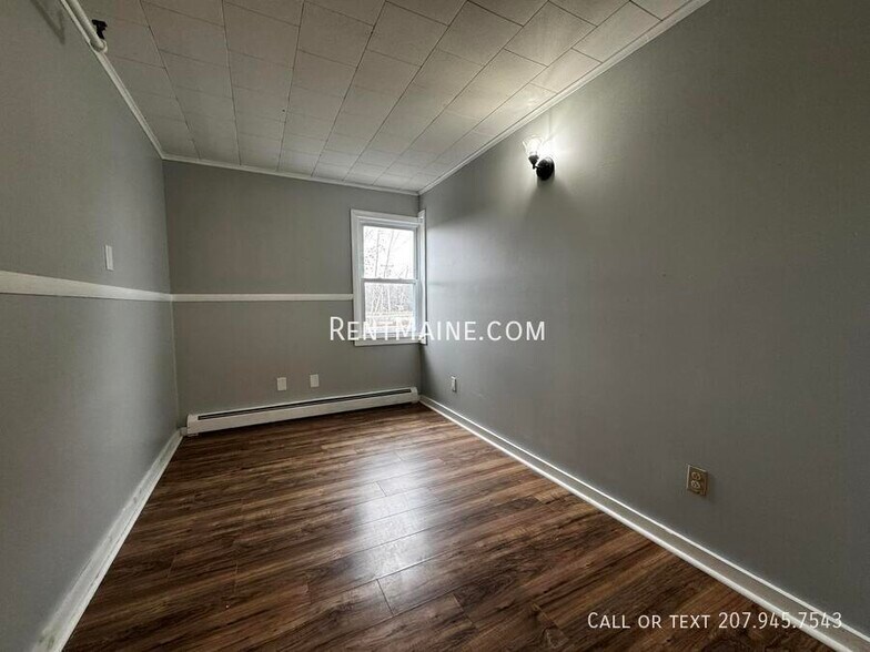 Building Photo - 513 Main St