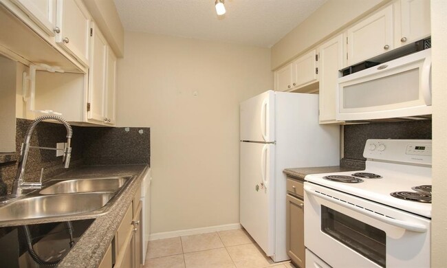 Building Photo - 2120 El Paseo St