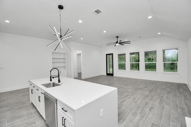 Building Photo - 519 Lovers Ln