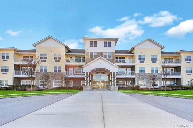 Building Photo - 3 Meadows Ln