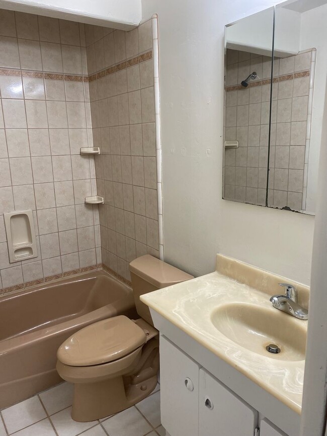 Building Photo - m529 - Mann