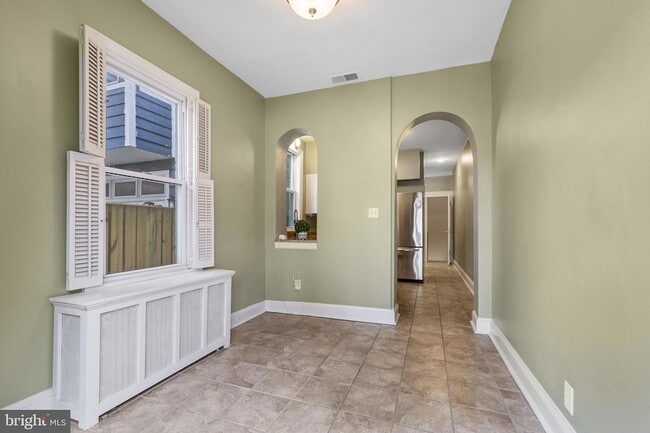 Building Photo - 145 D St SE