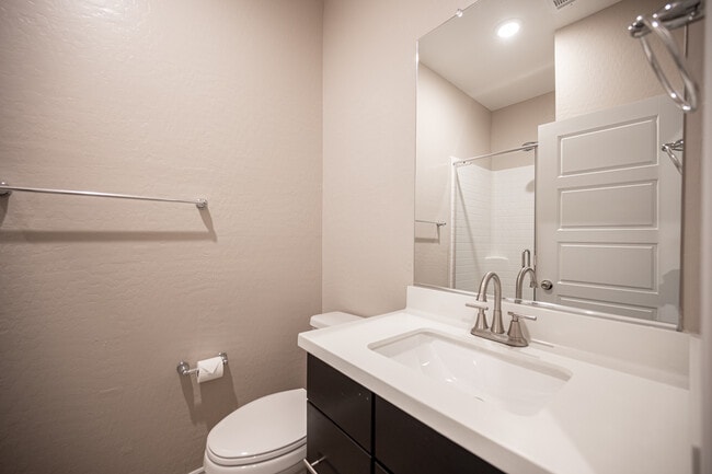 Building Photo - 600 N Carriage Hill Dr